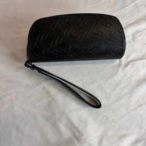 Oakley Embossed O-Logo Wristlet / Zip Case – Black